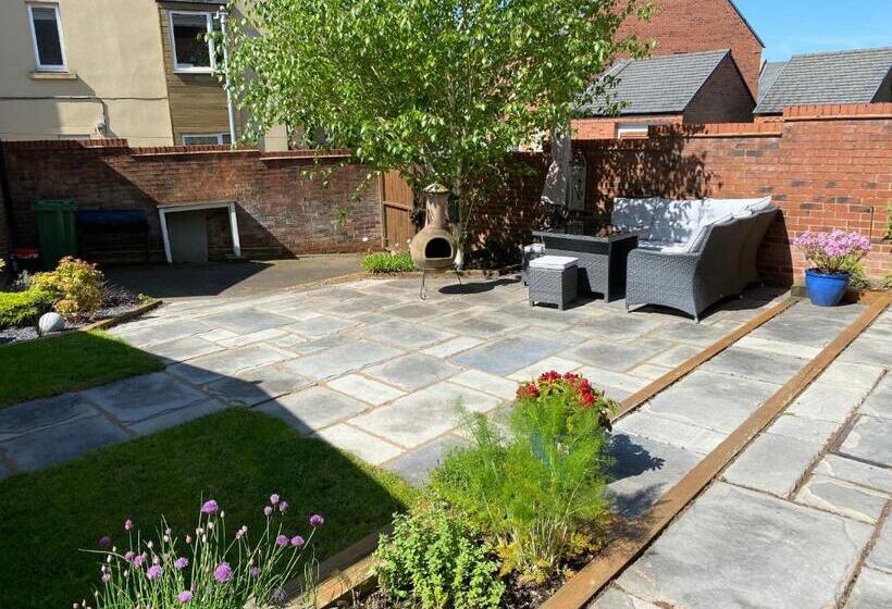 Дом 3 Спальни, Number 2, Spacious Rooms, Near Ironbridge!