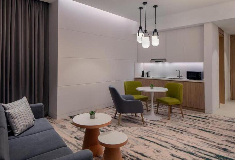 سوئیت با چشم‌انداز, Holiday Inn Dubai Business Bay, An Ihg