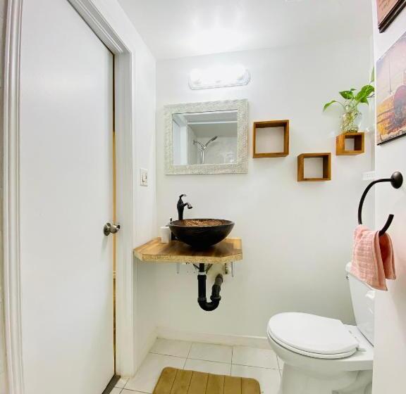 标准间, Toronto Bed & Breakfast   Free Parking, Subway Access