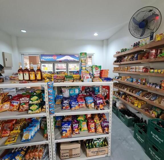 Люкс с Балконом, Janz Davao Condo Staycation Near Davao Airport