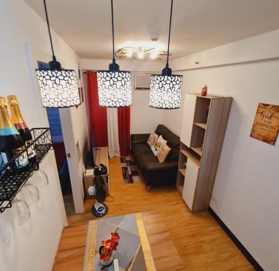 Люкс с Балконом, Janz Davao Condo Staycation Near Davao Airport