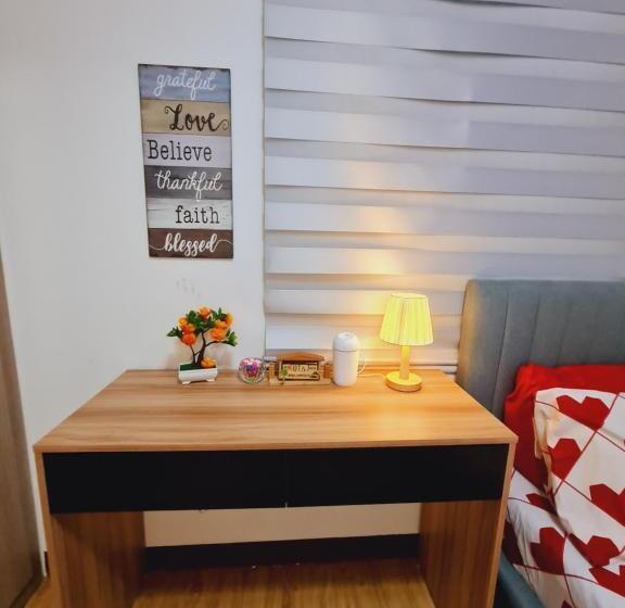 Люкс с Балконом, Janz Davao Condo Staycation Near Davao Airport