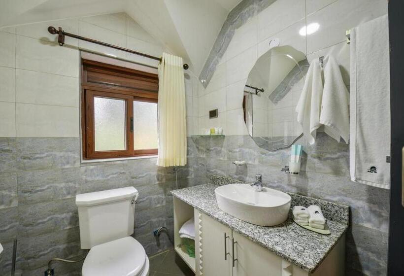 اتاق استاندارد با چشم‌انداز باغ, Kabale Safari Club