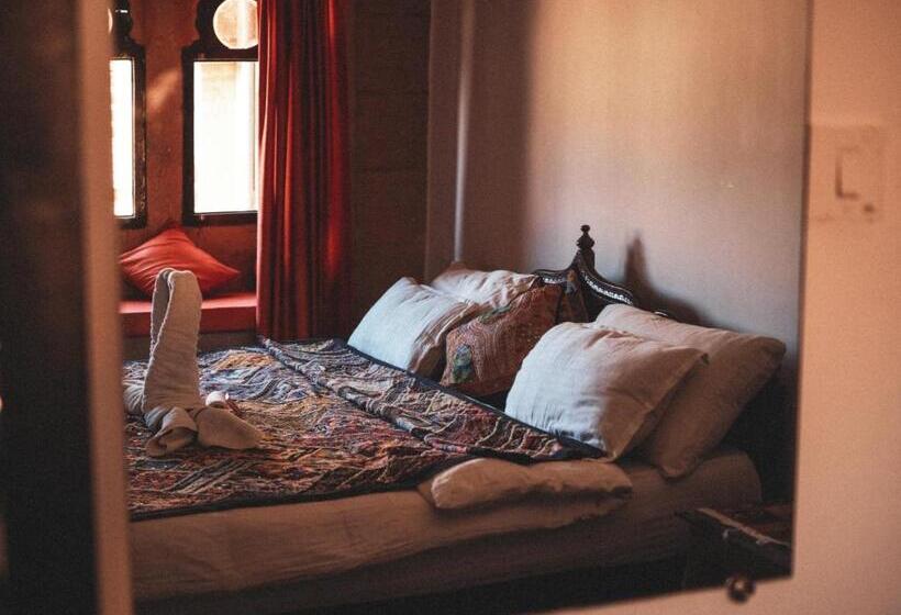 디럭스 룸, Blue Eye Hostel
