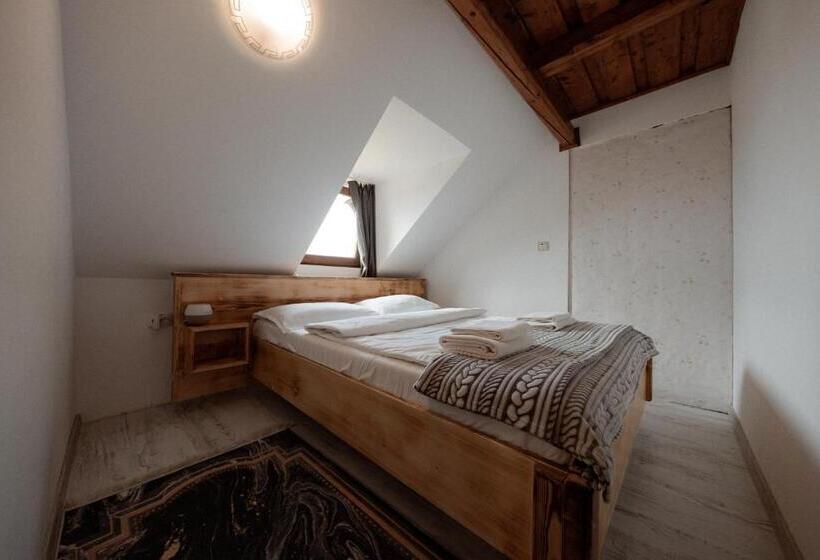 اتاق استاندارد چهارنفره با بالکن, Tihuța Retreat