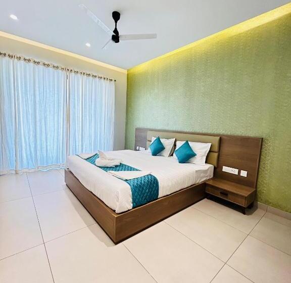 Люкс с Балконом, Vaga Nakshathra Suites