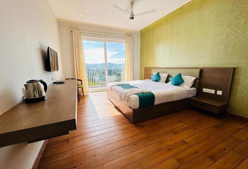 Люкс с Балконом, Vaga Nakshathra Suites