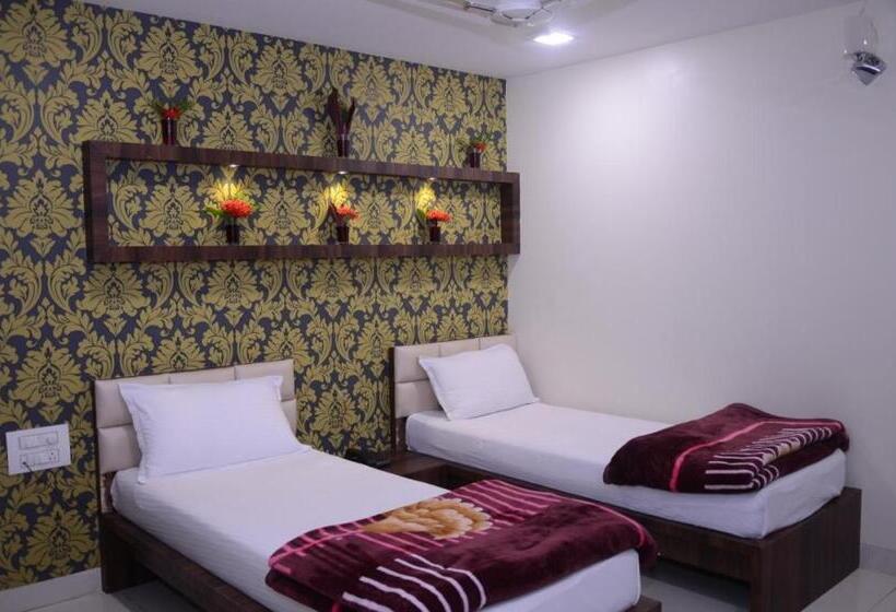 Трехместный Номер Deluxe, Vatika Inn