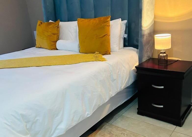 디럭스 룸, Serene Accommodation Palace