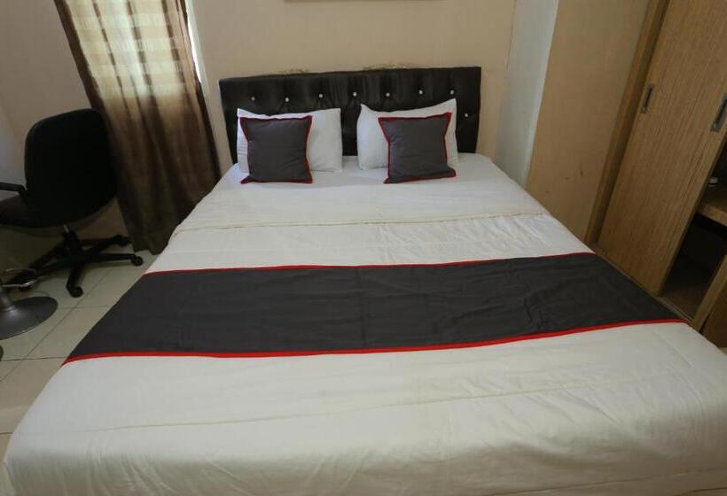 اتاق لوکس, Capital O 93372 Aurora Residence
