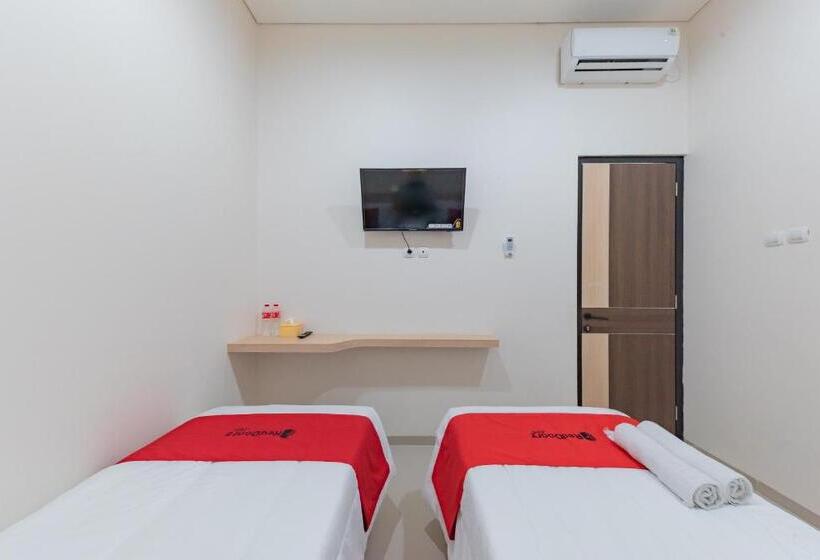 Номер Deluxe, Reddoorz Near Csb Mall Cirebon