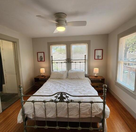 דירת חדר, Cute & Quiet Garage Apt Home