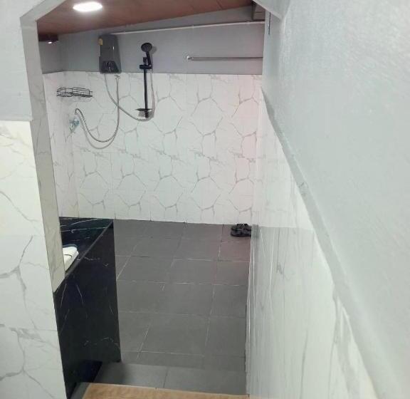 اتاق خانوادگی, Baan Kraziprak บ้านกระซิบรัก