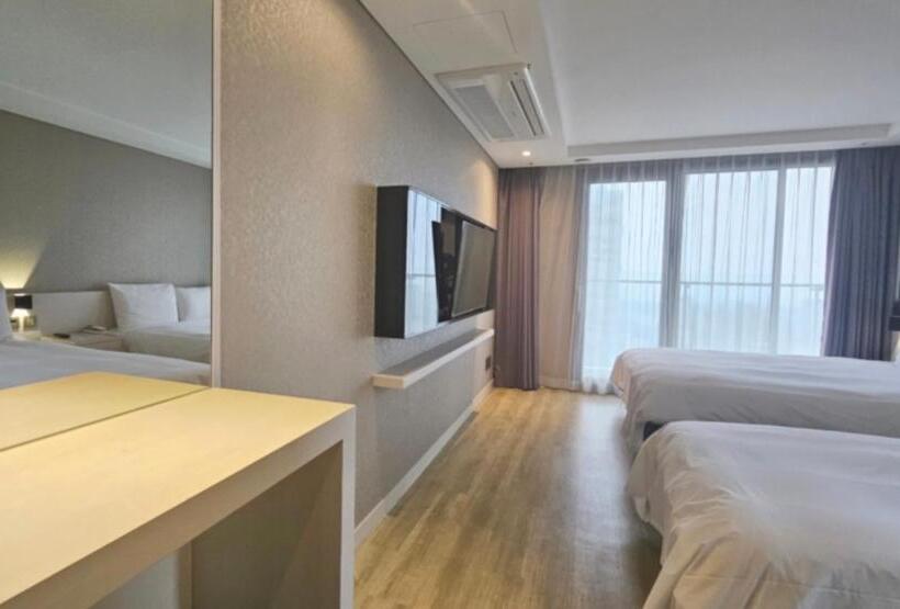 غرفة قياسية مزوَّدة بشُرفة, Air City Hotel Corp