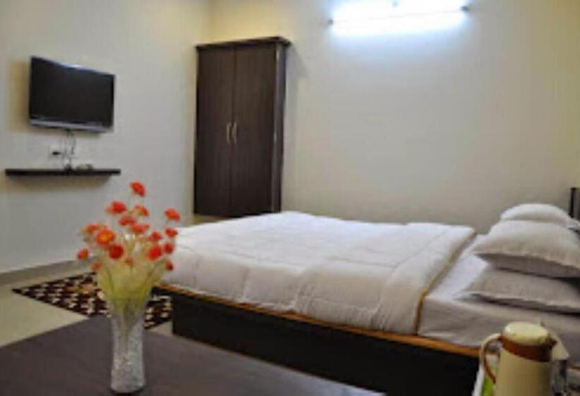 Family Suite, Om Executive, Satara