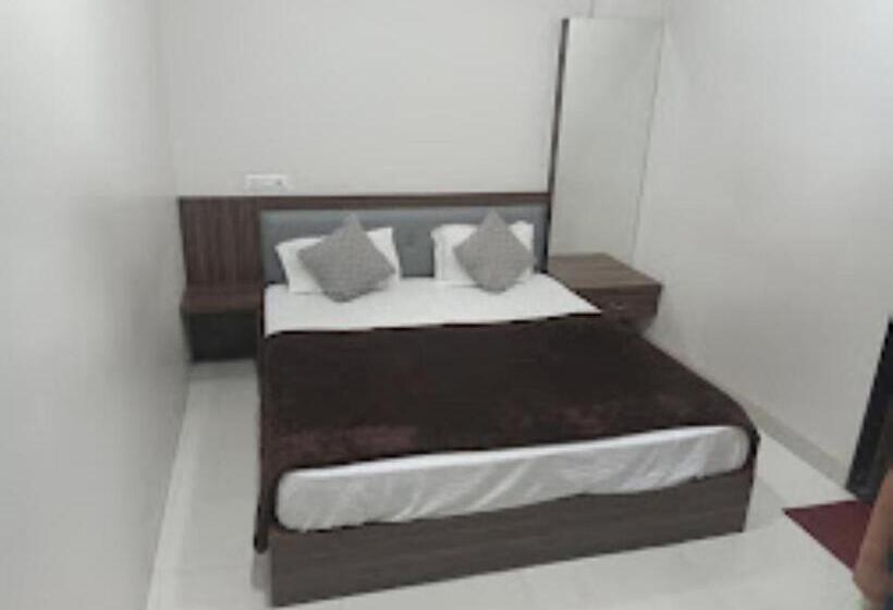Номер Стандарт, Ram Leela Lodge, Tuljapur