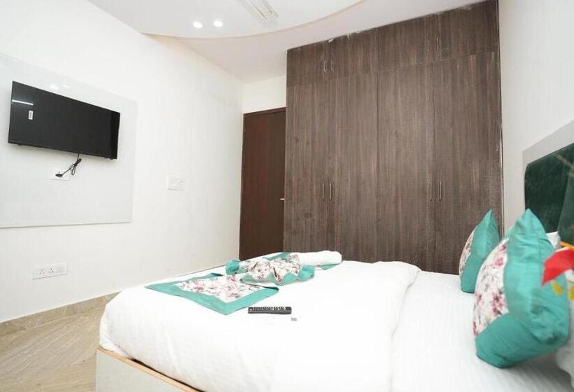 اتاق لوکس, Sarthi Guest House In Jangpura Bhogal Near Nizamuddin Railway Station