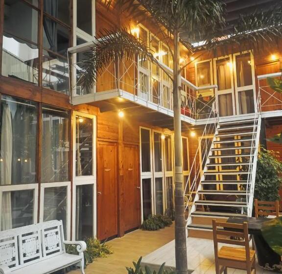 اتاق خانوادگی با چشم‌انداز باغ, A Lamer Home Vũng Tàu