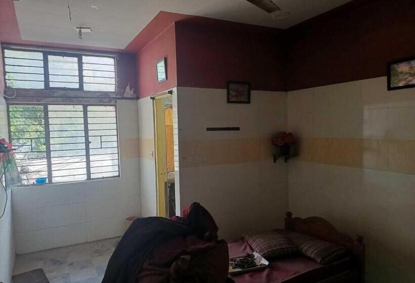 Quarto Triplo Clássico, Oyo Hotel Sai Vishnu
