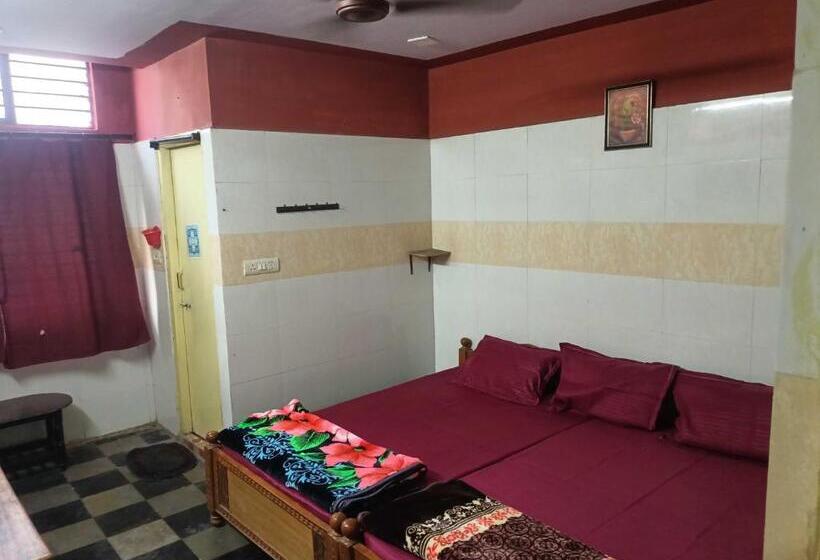 Quarto Triplo Clássico, Oyo Hotel Sai Vishnu