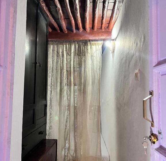 Economy Single Room, Dar Yamna