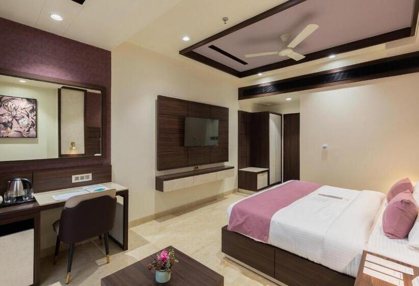 سوییت لوکس, Royal Rawal   Luxury Boutique