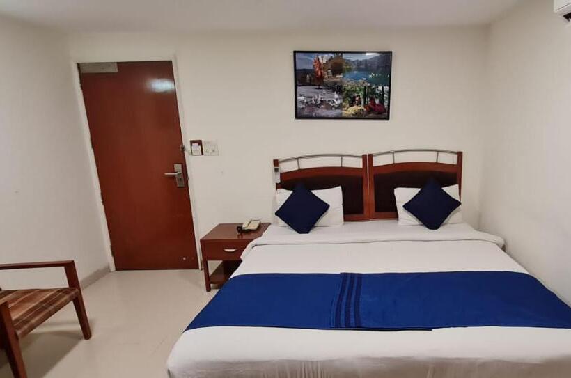 Deluxe Room, Divine Admire Opp Gurudwara Sahib In Taimoor Nagar Friends Colony