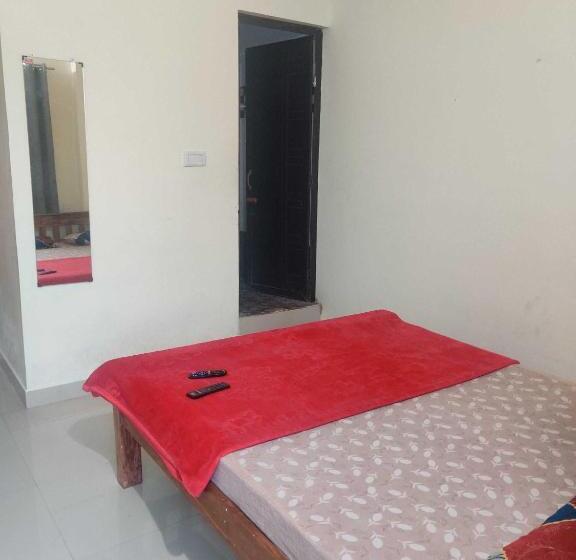 三人经典房间, Oyo Navarang Boarding And Lodging