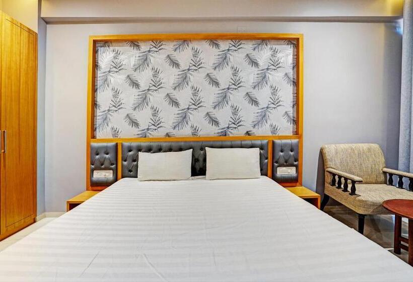 اتاق کلاسیک سه تخته, Oyo Hotel Shiv Plaza