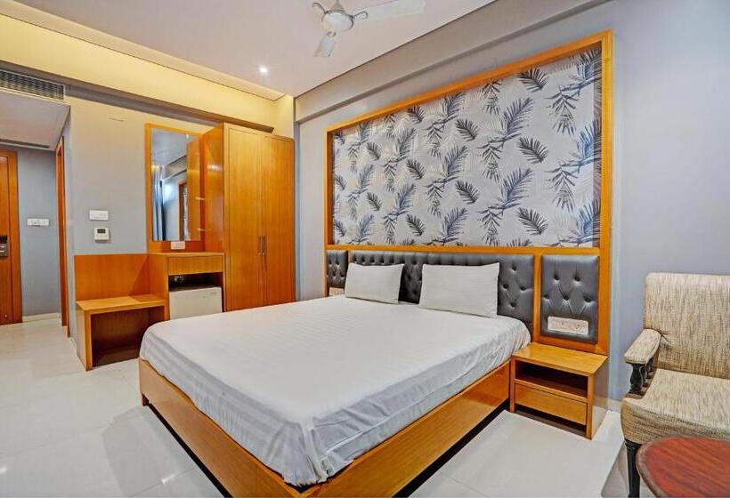 اتاق کلاسیک سه تخته, Oyo Hotel Shiv Plaza