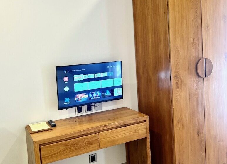 Номер Deluxe, Charlie Guest House