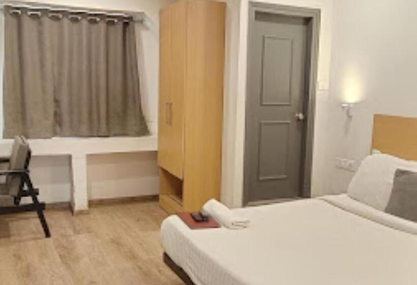 Номер Стандарт Трехместный, Swagstay Hotel Woodlands Nagpur