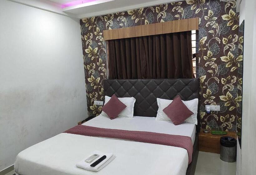 Трехместный Номер Классика, Oyo Hotel Md Grand Ac Rooms