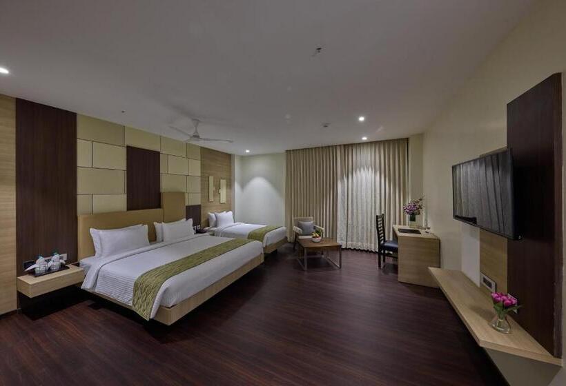 Королевский Люкс, Grand Continent Hosur A Sarovar Portico Affiliate