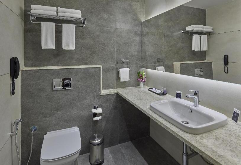 Королевский Люкс, Grand Continent Hosur A Sarovar Portico Affiliate