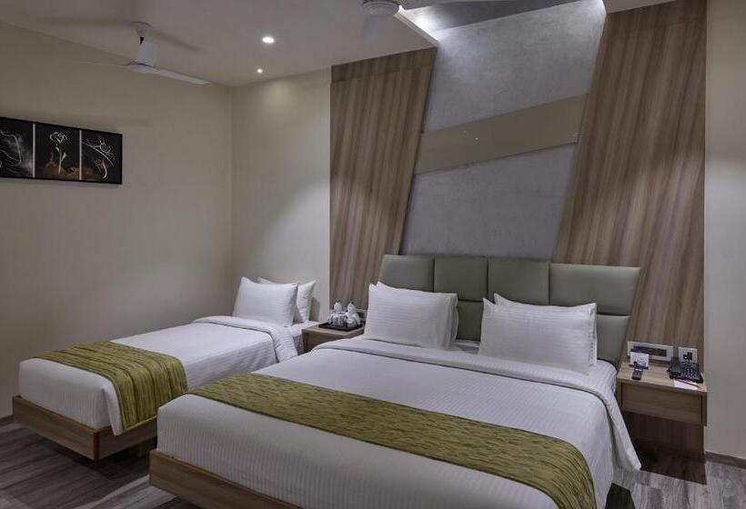 Королевский Люкс, Grand Continent Hosur A Sarovar Portico Affiliate