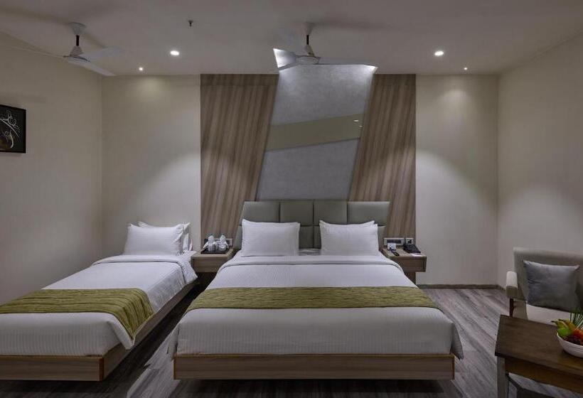 Королевский Люкс, Grand Continent Hosur A Sarovar Portico Affiliate