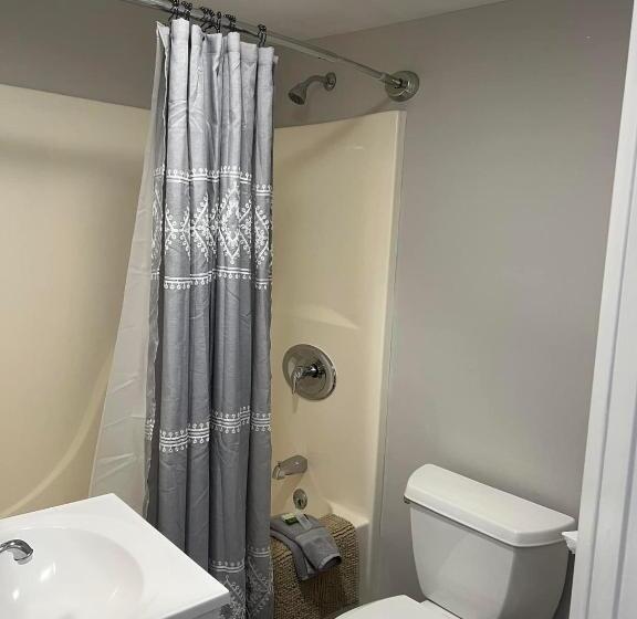 Четырехместный Номер Стандарт, Lincoln House Motel