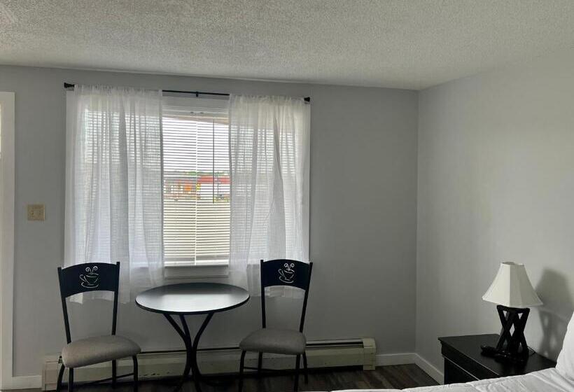 Номер Стандарт, Lincoln House Motel