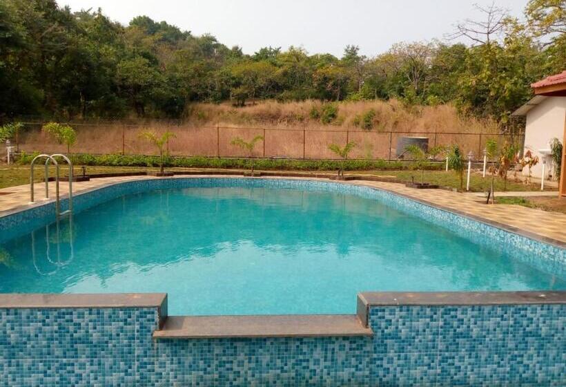Номер Deluxe, Hill Resort Alibaug