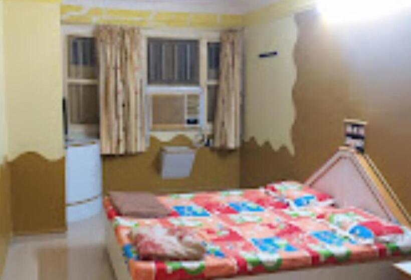 豪华房间, Rajdhani And Guest House Gujarat   Best Family Hotel In Halol Near Pavaghad And Halol Gidc