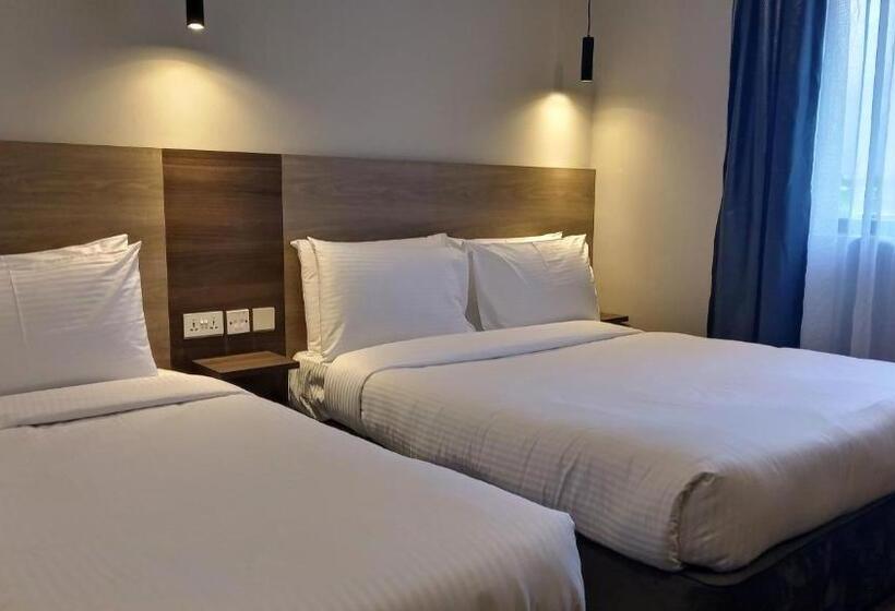 اتاق استاندارد سه تخته با چشم‌انداز استخر, Ivory Park Hotel   Safari Waterworld