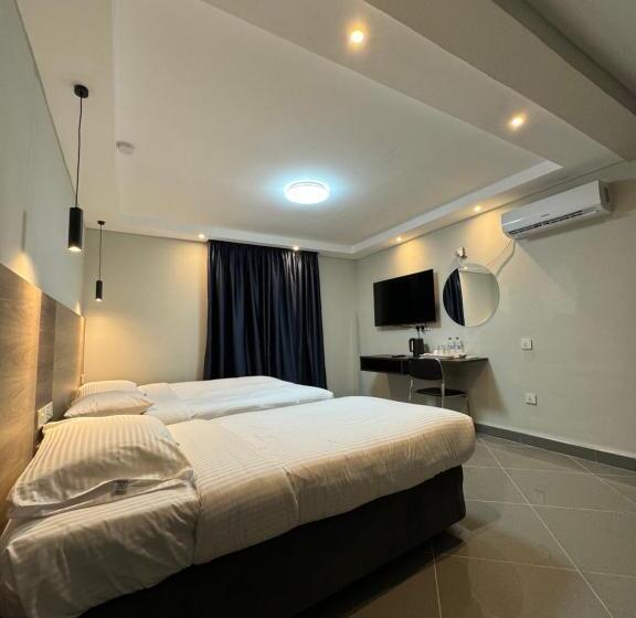 اتاق استاندارد سه تخته با چشم‌انداز استخر, Ivory Park Hotel   Safari Waterworld