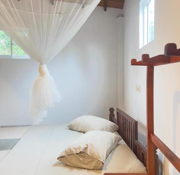 Номер Стандарт с Террасой, Galle Fancy Guesthouse, 5 Ac Bedrooms Villa