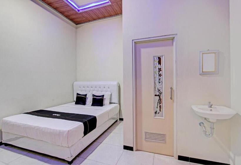 Номер Deluxe, Capital O 93244 Angkasa Inn