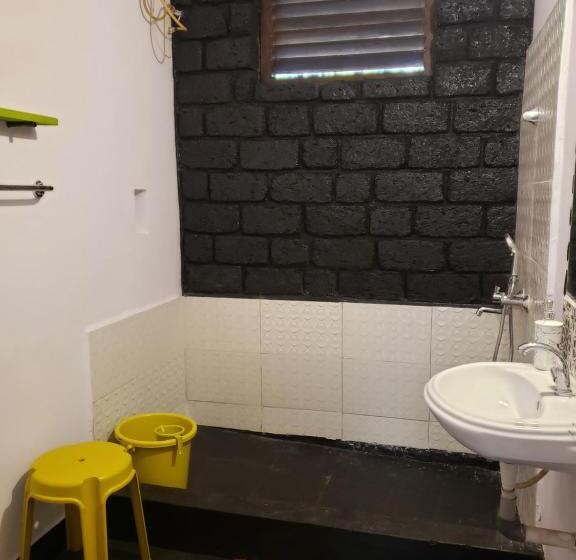 Номер Стандарт Совместная Ванная, Adi Shakti Guesthouse And Shala