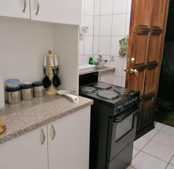 Семейный Номер, Busa House