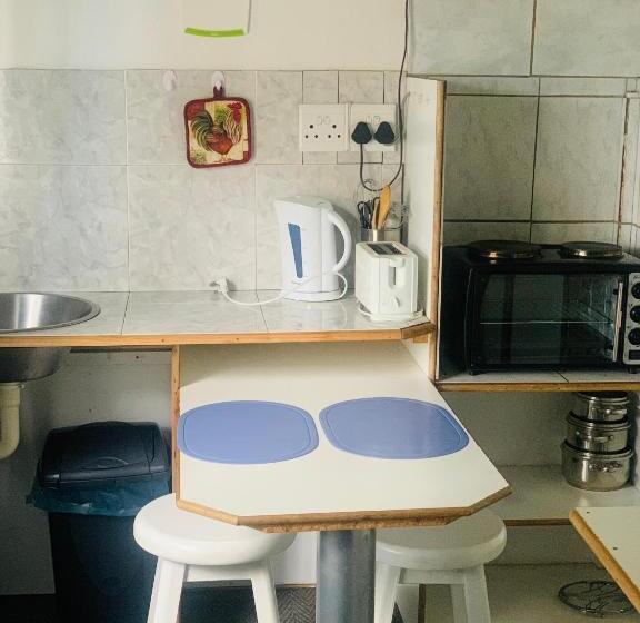 Номер Стандарт, Busa House