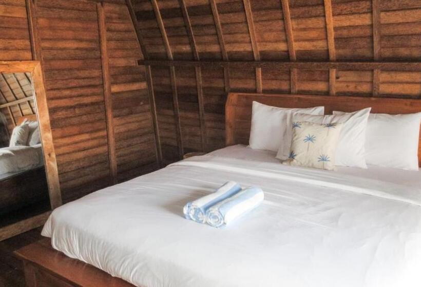 غرفة قياسية مطلّة علي حمام السباحة, Matapalo Bungalows Uluwatu