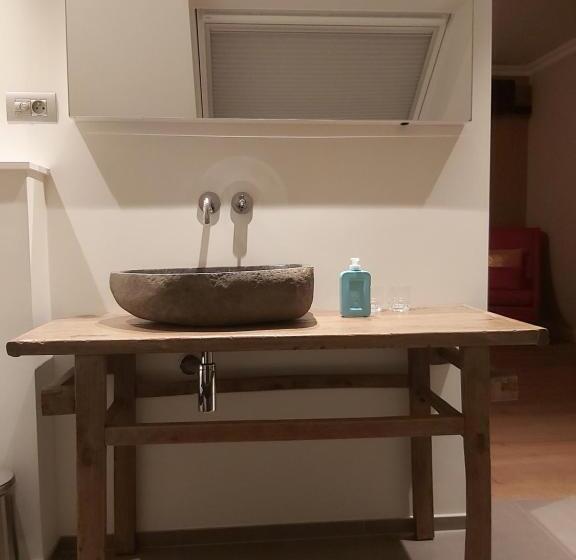 디럭스 룸, B&b Asmara